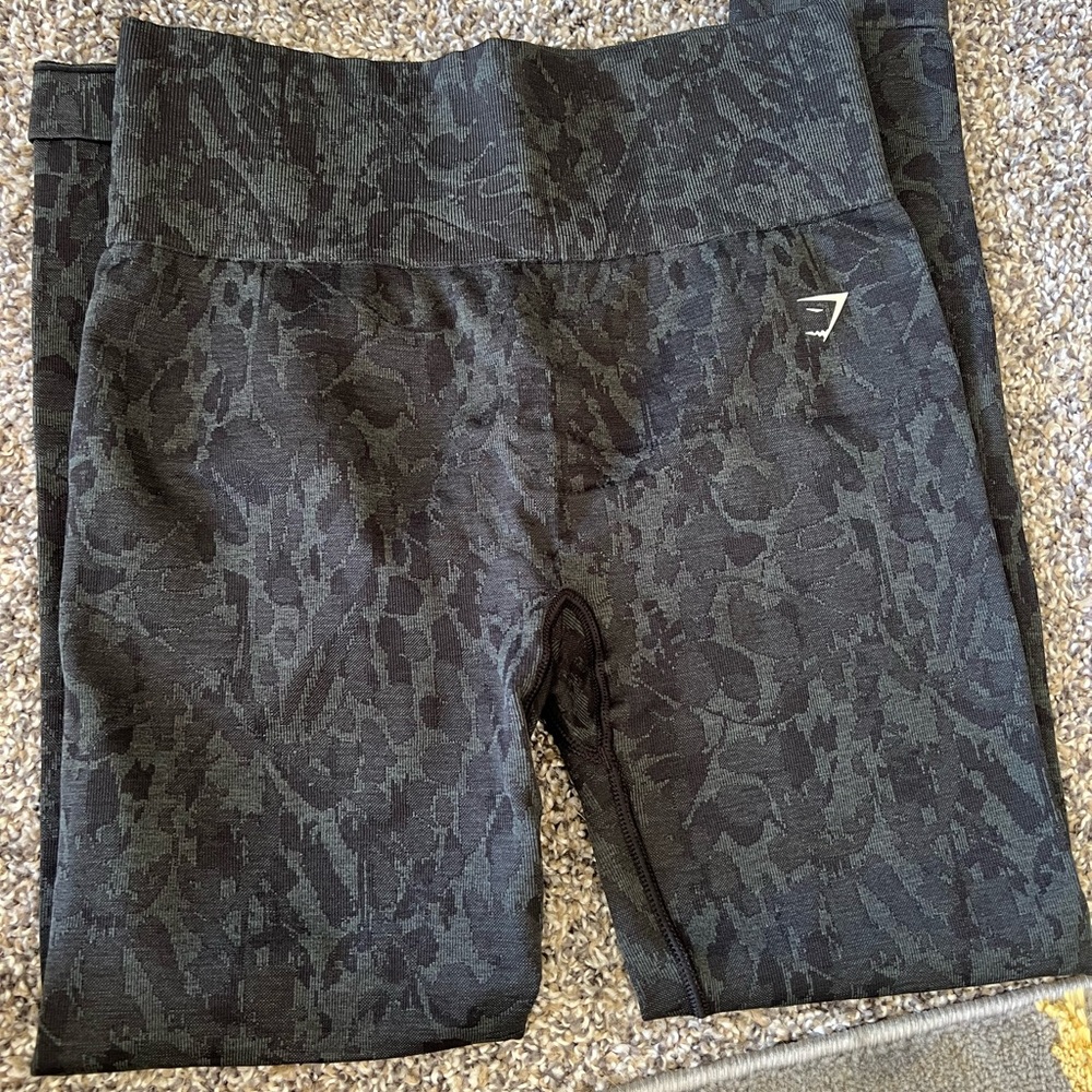 Gym shark black patterned leggings . Brand new without tags. Never been worn.